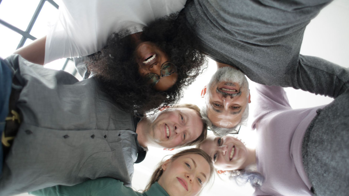 Support team in a positive family meeting