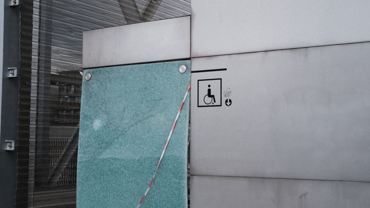 Accessible building with a wheelchair ramp